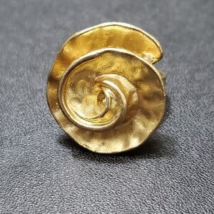 Gold tone swirly twirly ring
